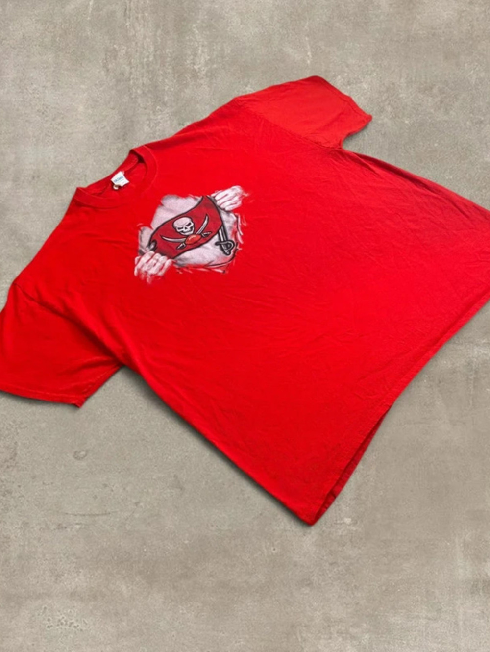Vintage Tampa Bay Buccaneers Graphic T Shirt Red Mens XL Skull Flag NFL Football